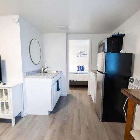 Anchor Bay Inn And Suites Сандаски Экстерьер фото