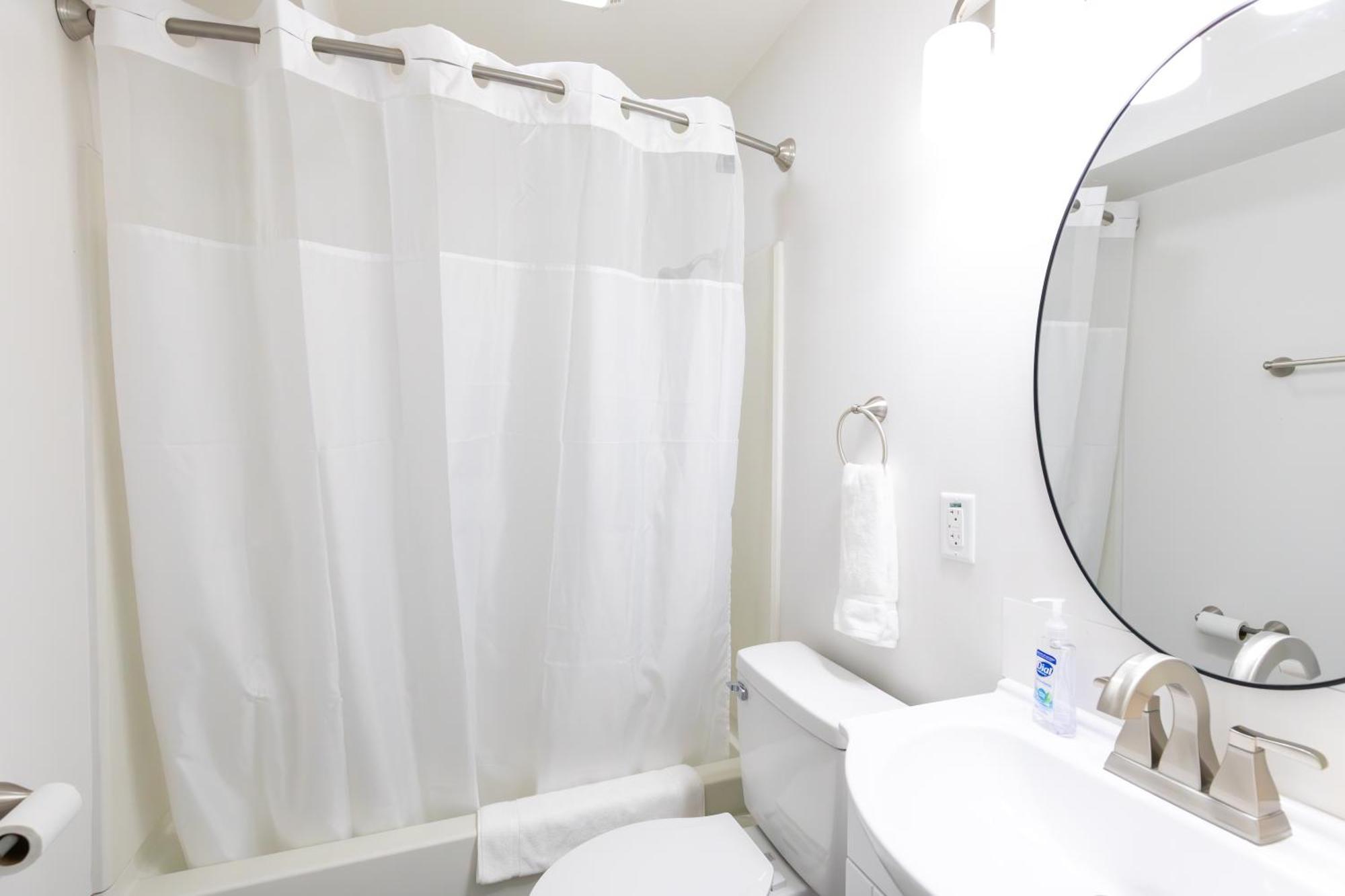 Anchor Bay Inn And Suites Сандаски Номер фото